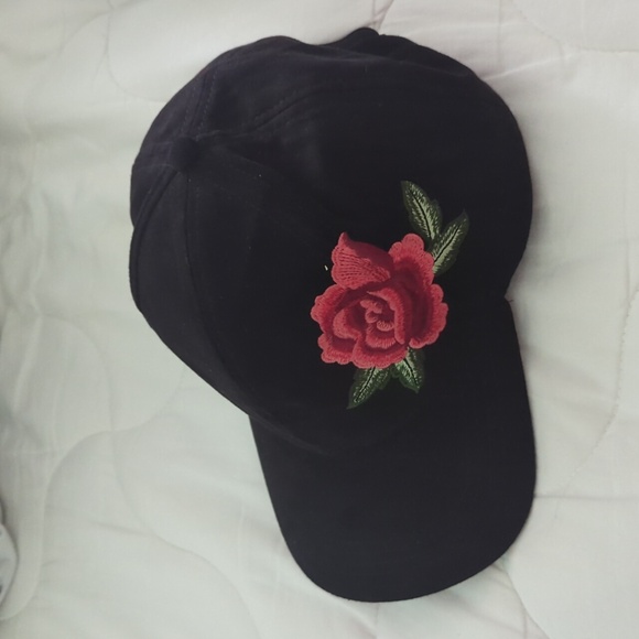 David and Young Black Cap with Rose - Picture 2 of 3